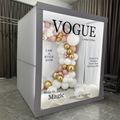 cabine-vogue-avec-d-cor-ballons.pngcabine-photo-vogue-fond-pandanus-et-fleurs-tropicales-uniquement-en-fond. mariage tahiti decoration